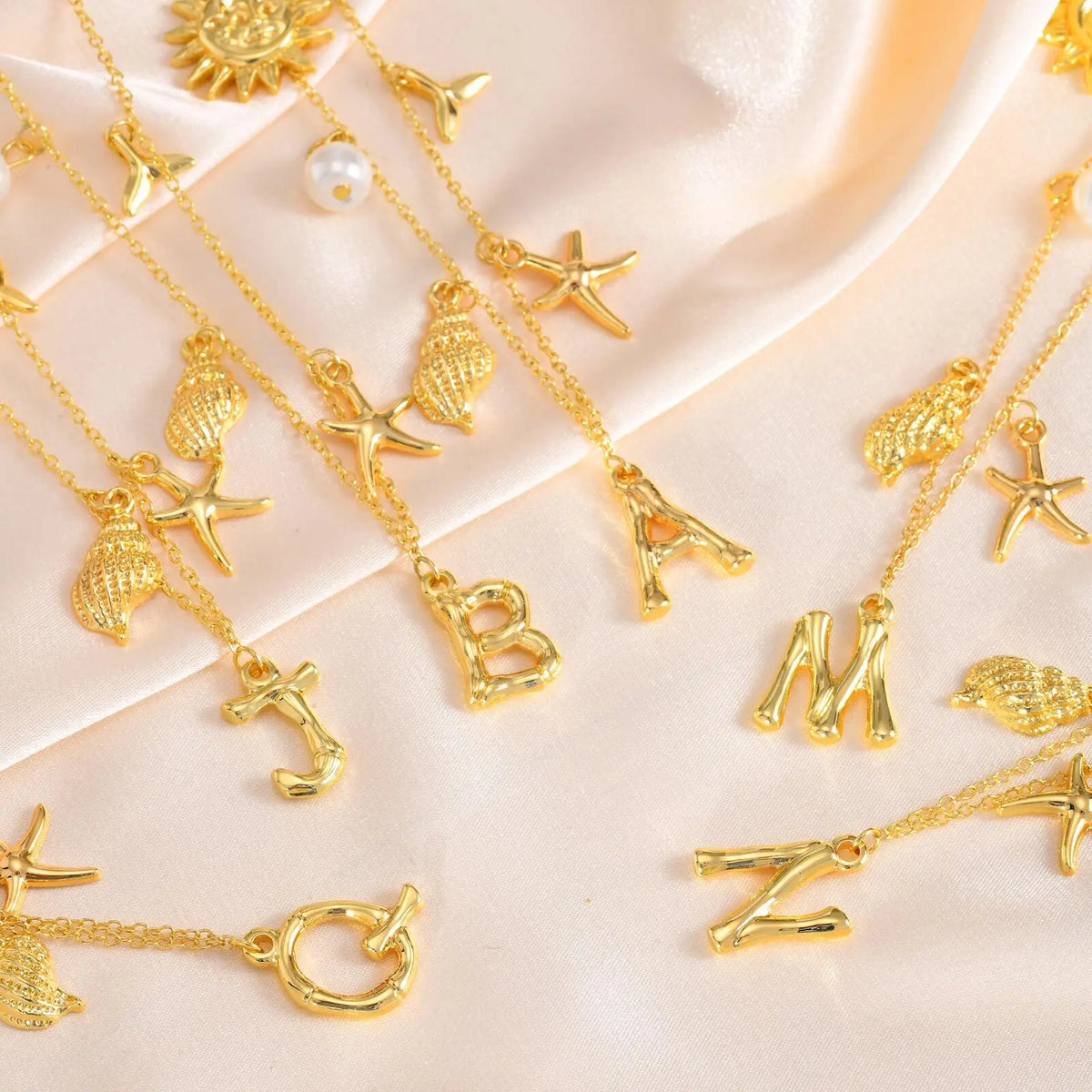 Eugénie | Collier initiale coquillage