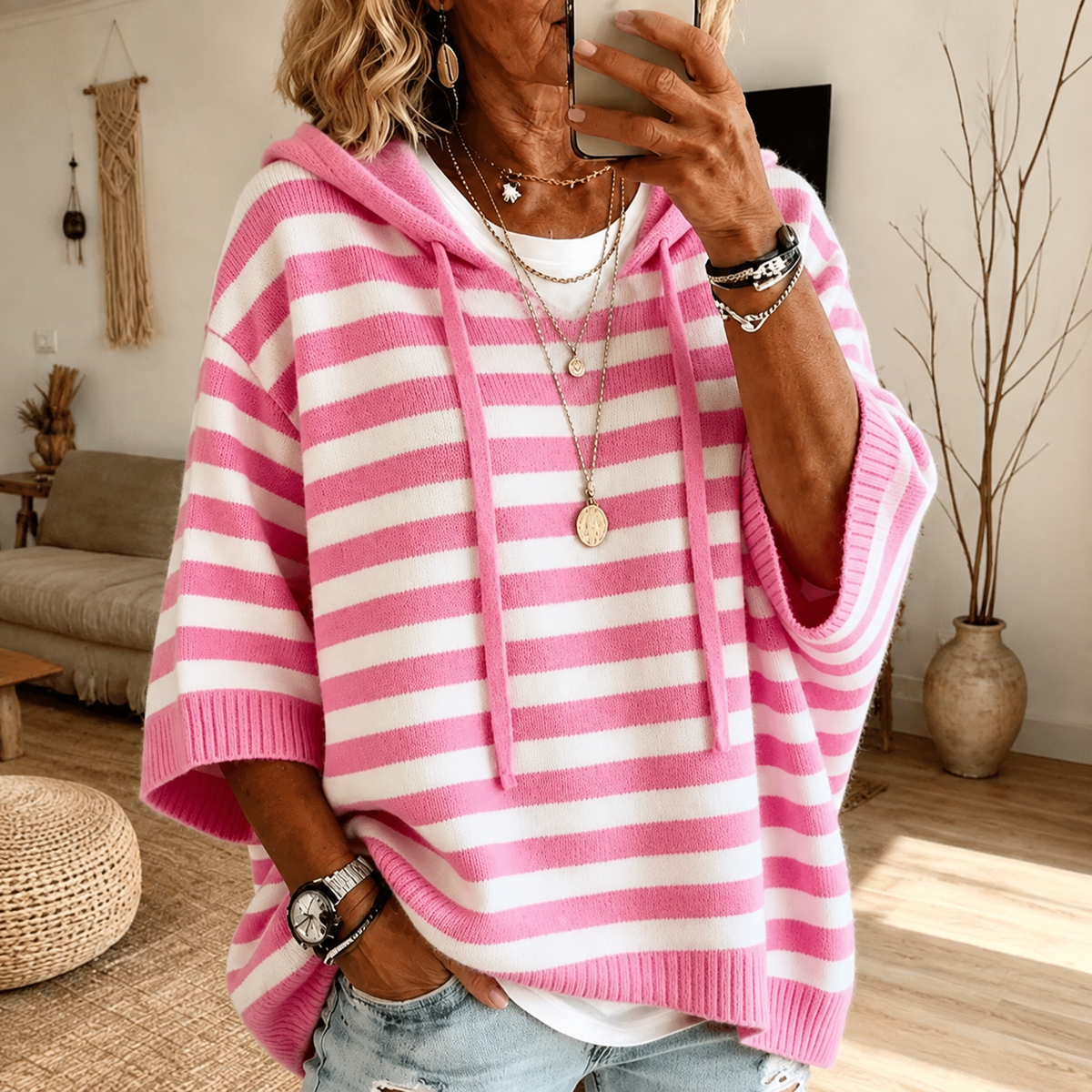 Émilie | Pull poncho à capuche rayé – Rose