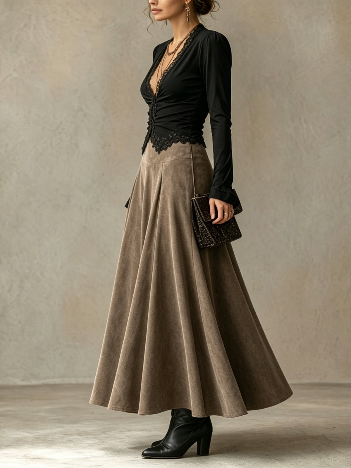 Albane | Ensemble avec top en dentelle et jupe maxi en suédine, noir et taupe